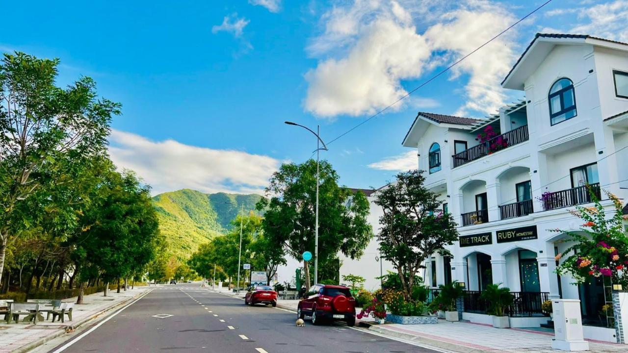 The Track Homestay - Near Bai Dai Beach Cam Lam エクステリア 写真